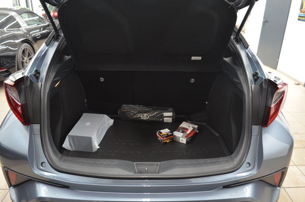 Toyota C-HR 1.8 Hybrid Flow+ - Samsaru's Car Outlet