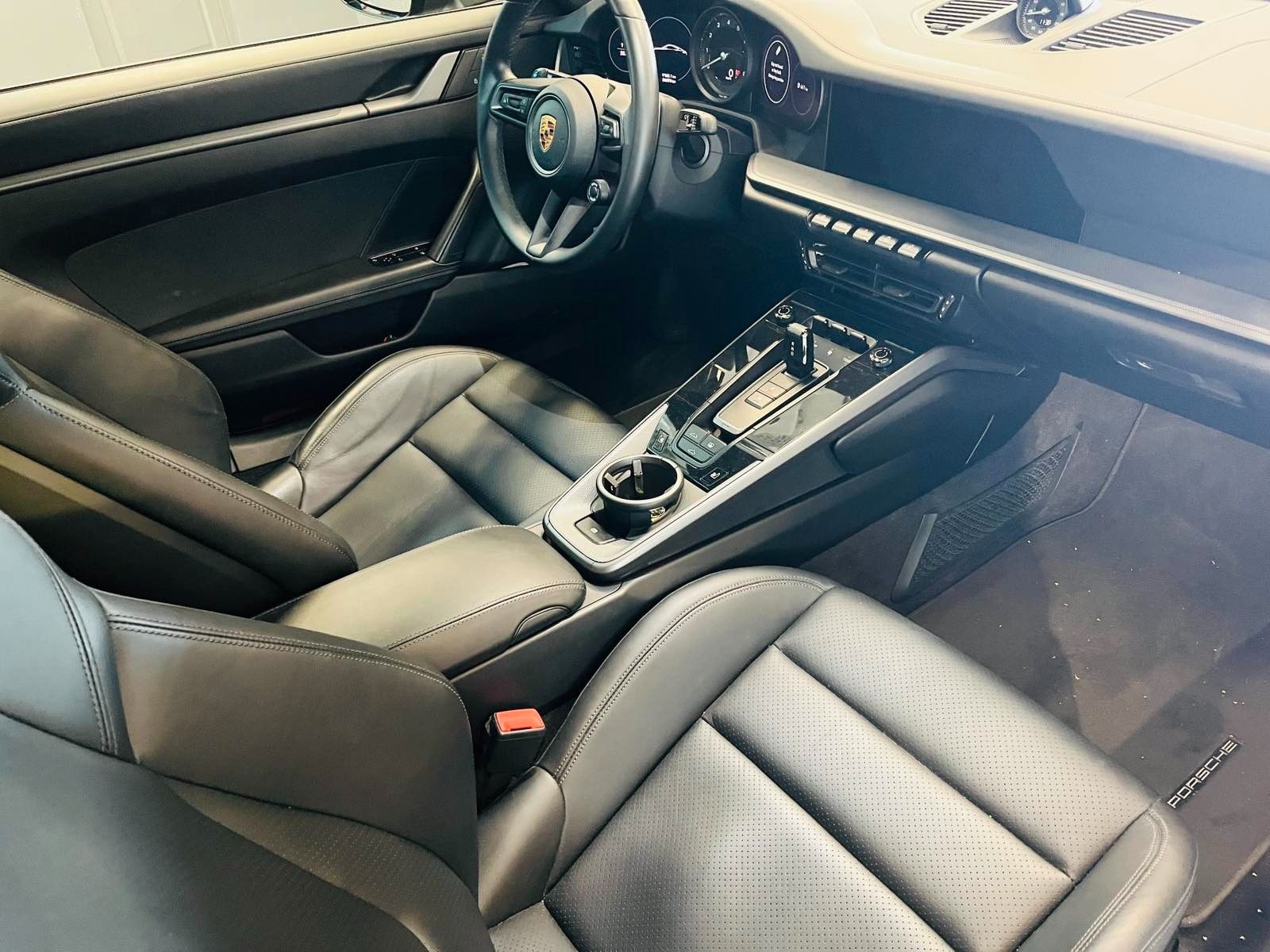 Porsche 911 Carrera - Samsaru's Car Outlet