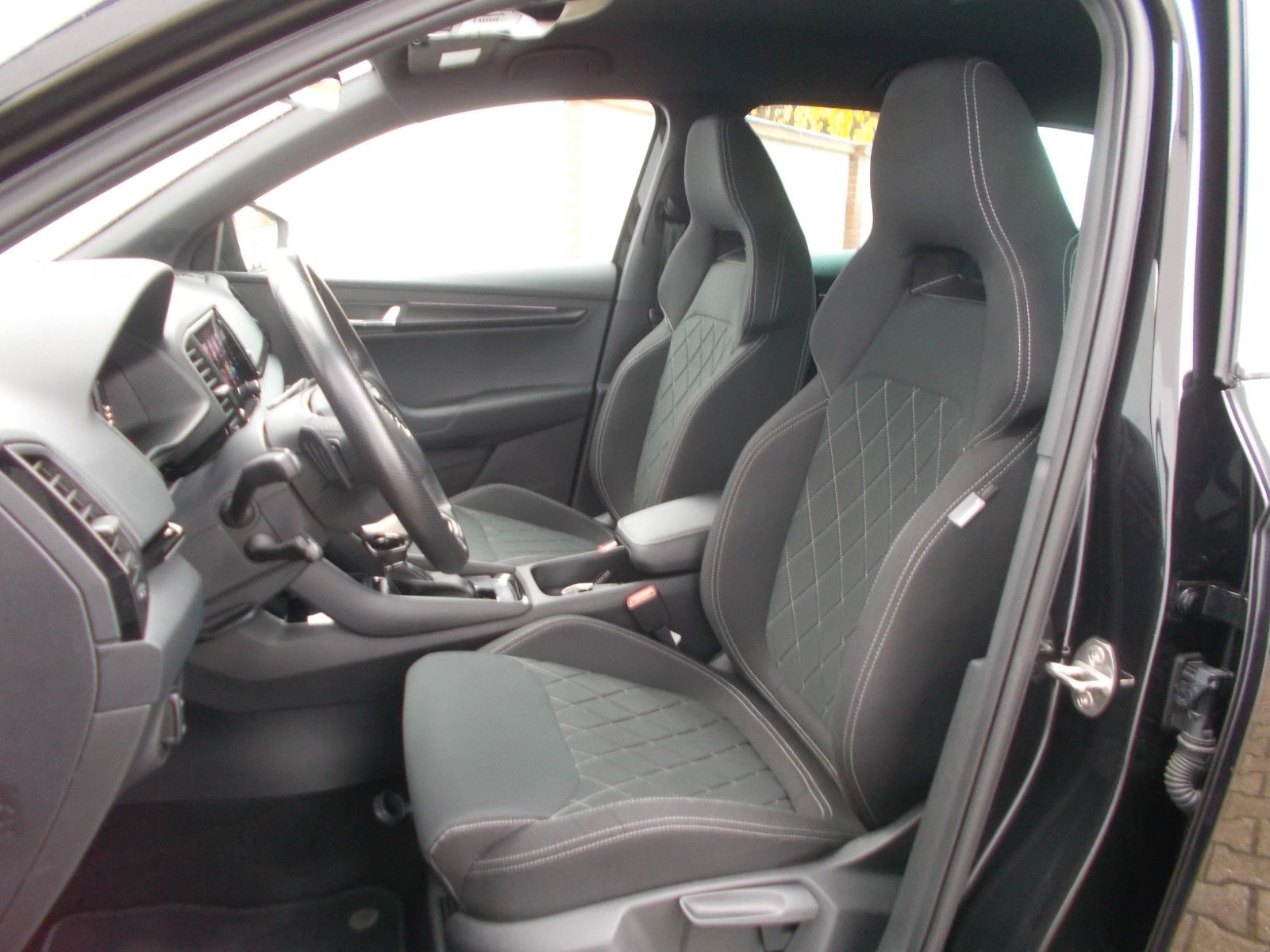 Skoda Karoq  1.5 TSI Sportline * DSG * Navi *AHK *360°