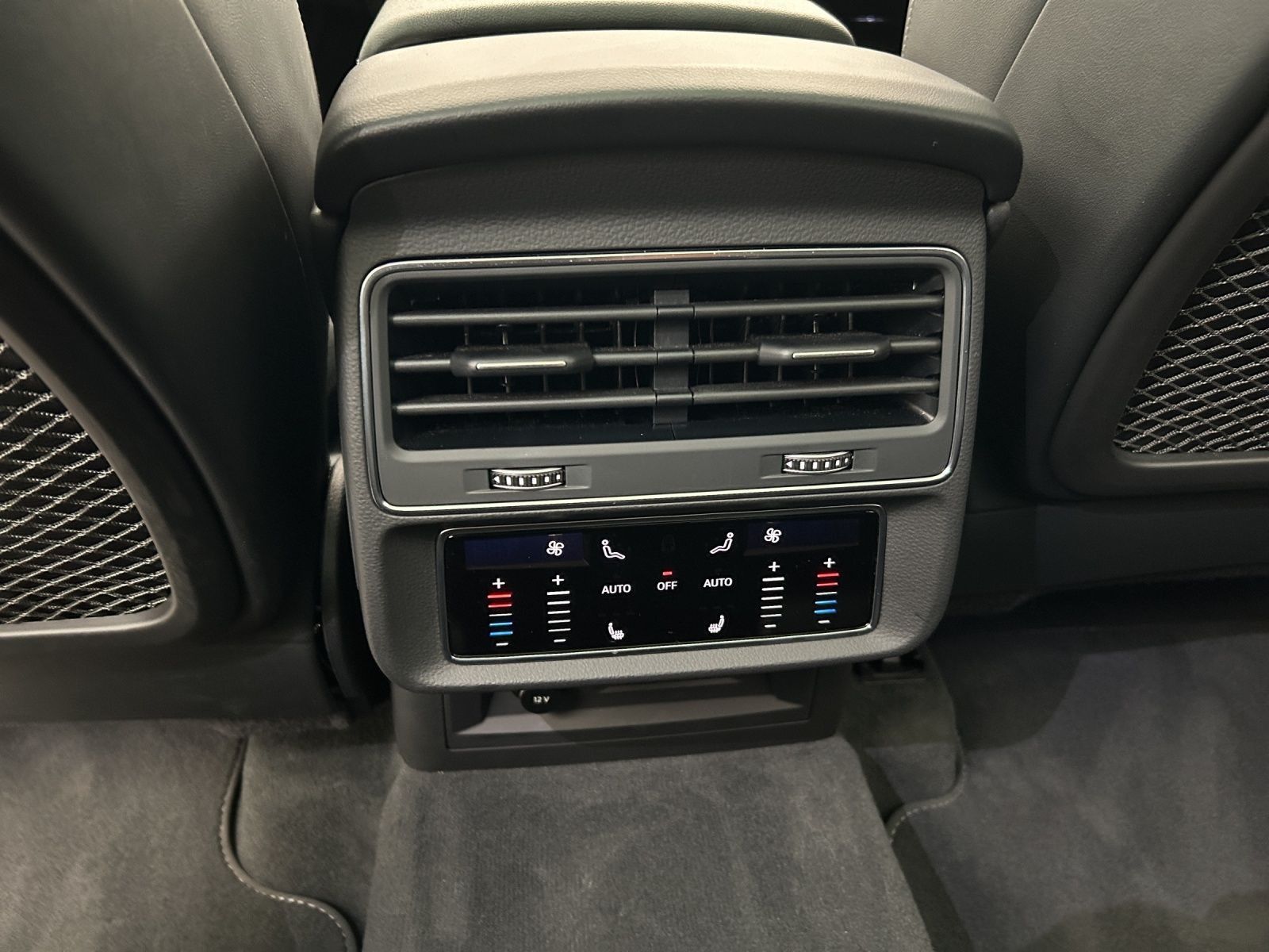 Audi Q7 50 TDI quattro S-LINE*NAVI*HUD*AHK*PANO*7-SIT