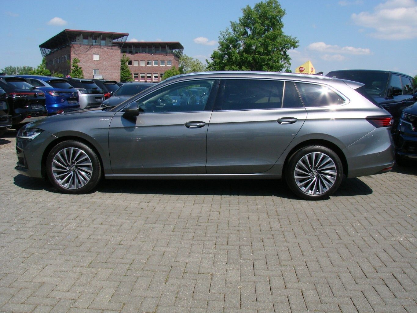 Skoda Superb 2.0TDi L&K 4x4 ACC LED AHK H&K 360º