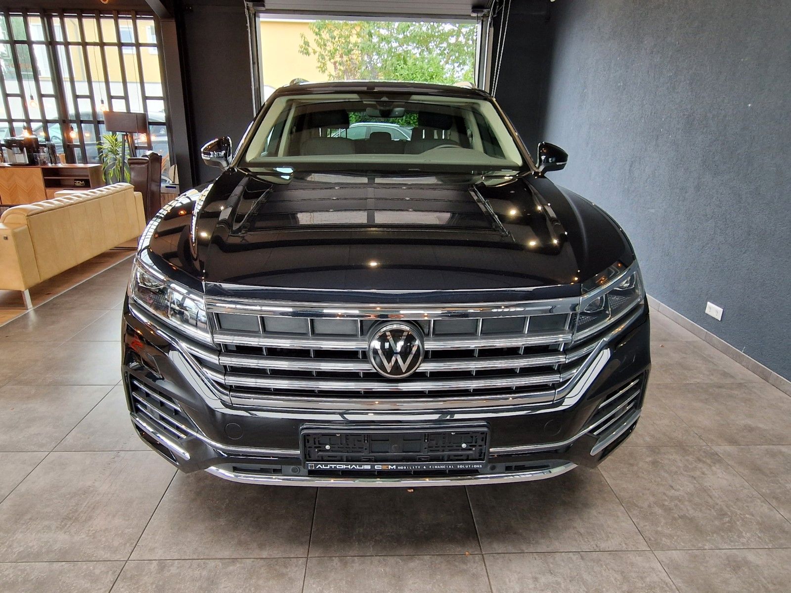 Volkswagen Touareg 3.0TDI Atmosphere 4Motion - Samsaru's Car Outlet