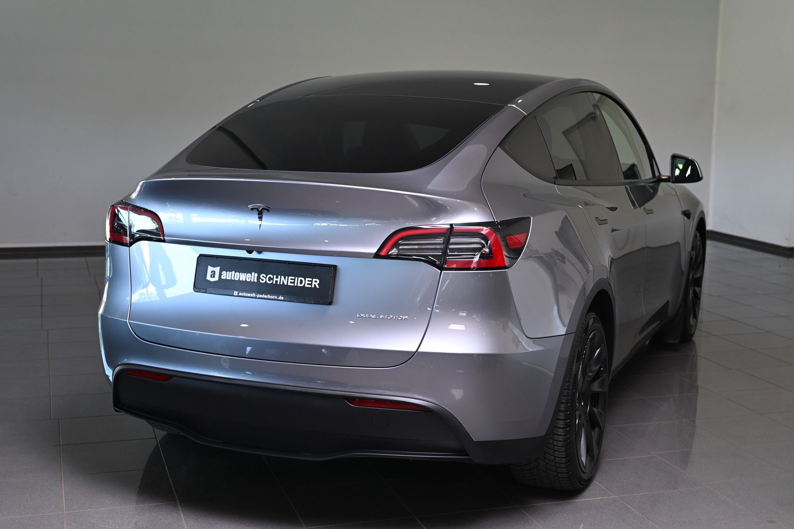Tesla Model Y Long Range Dual AWD Pano ACC 20"