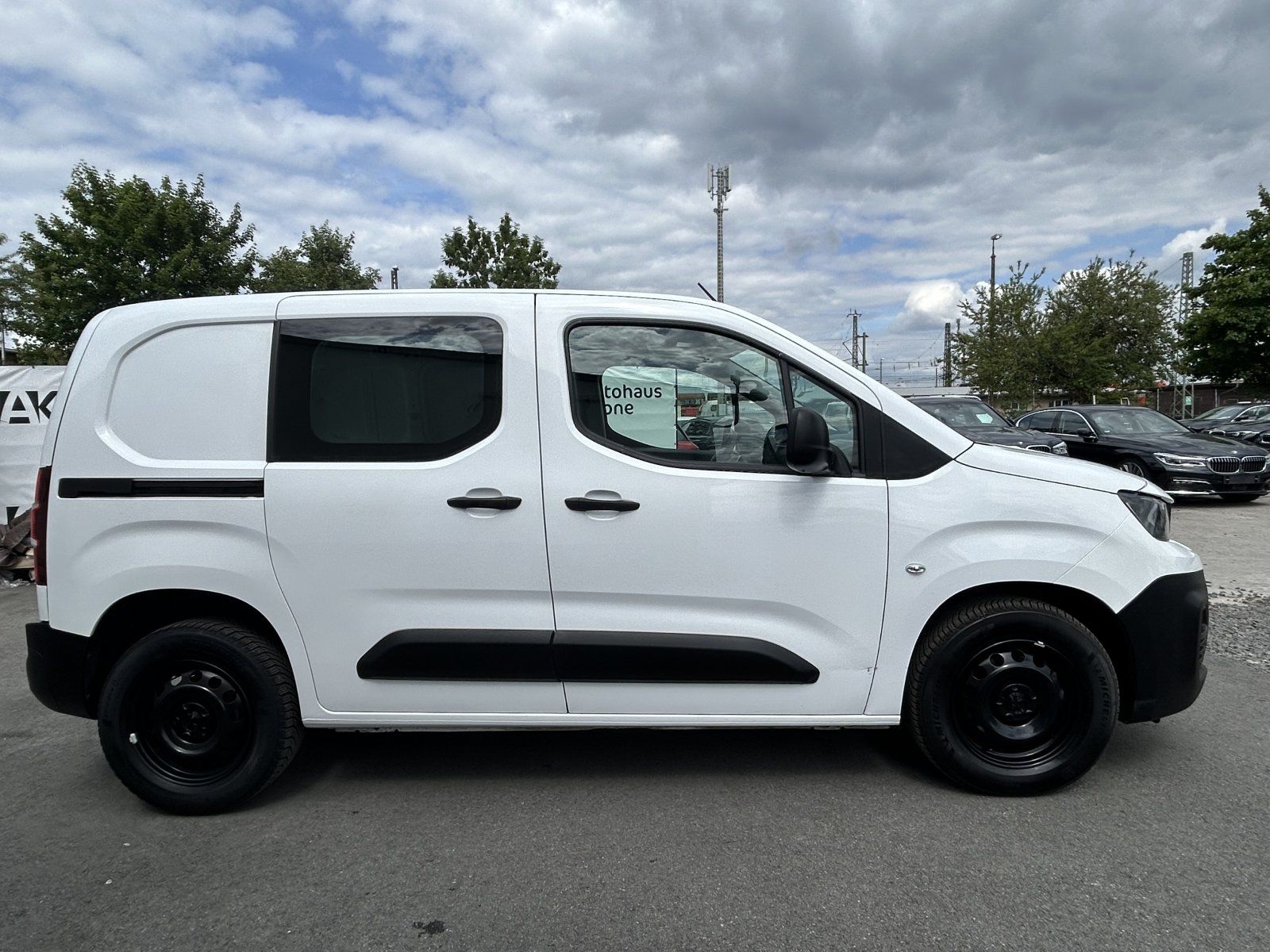 Peugeot Partner 1.5 BlueHDi - Samsaru's Car Outlet
