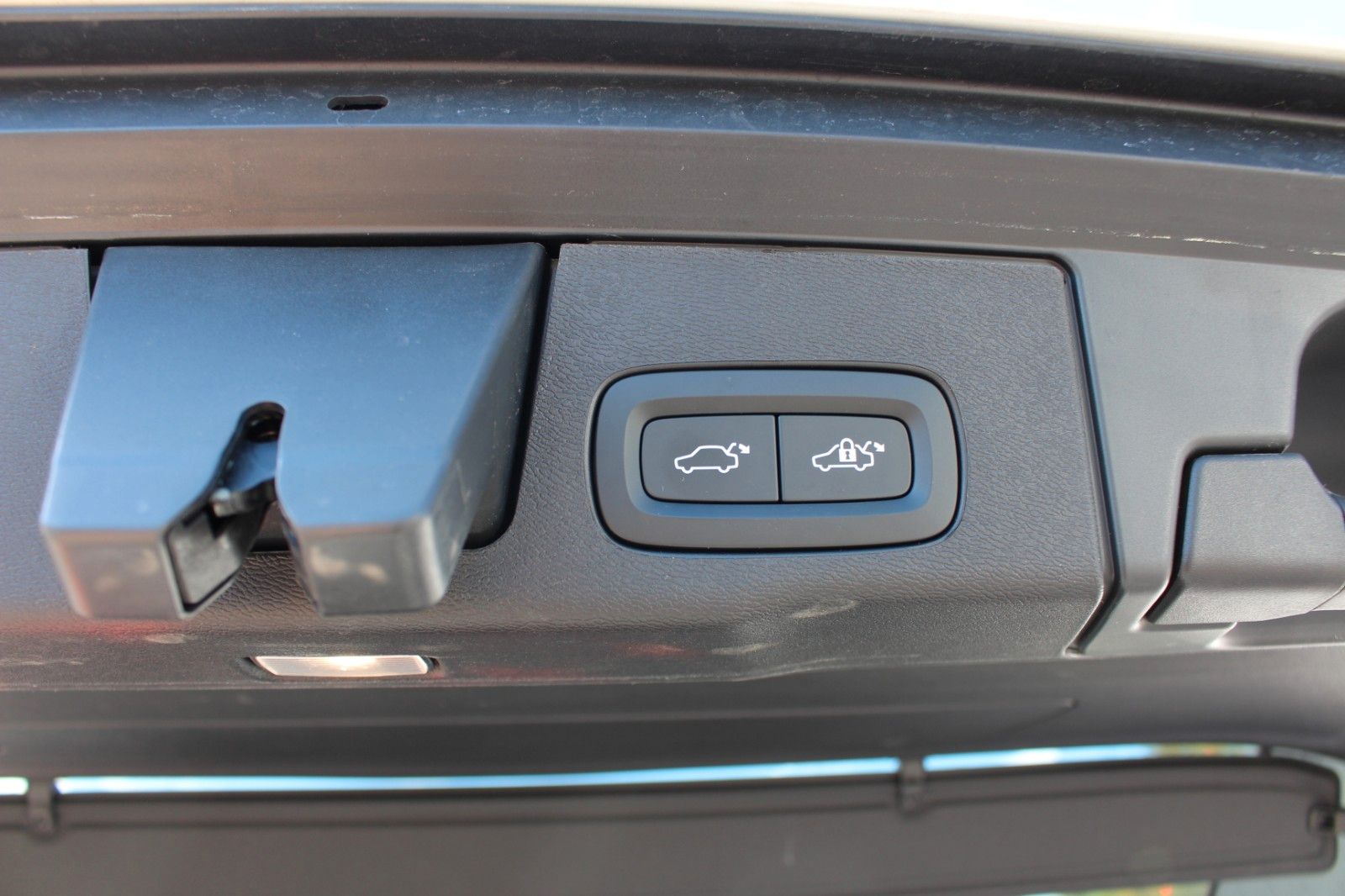 Volvo XC60 B5 Benzin Ultra Dark Massage Sitze