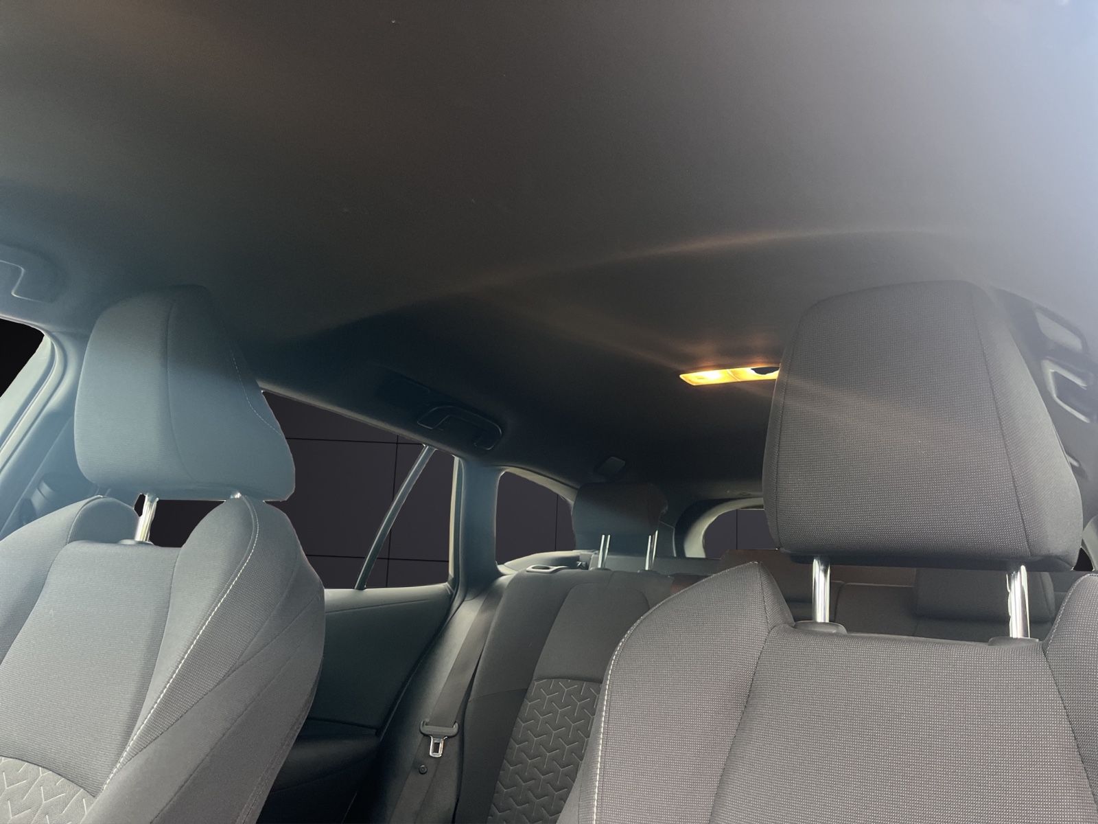 Toyota Corolla Touring / Sports Hybrid - Samsaru's Car Outlet