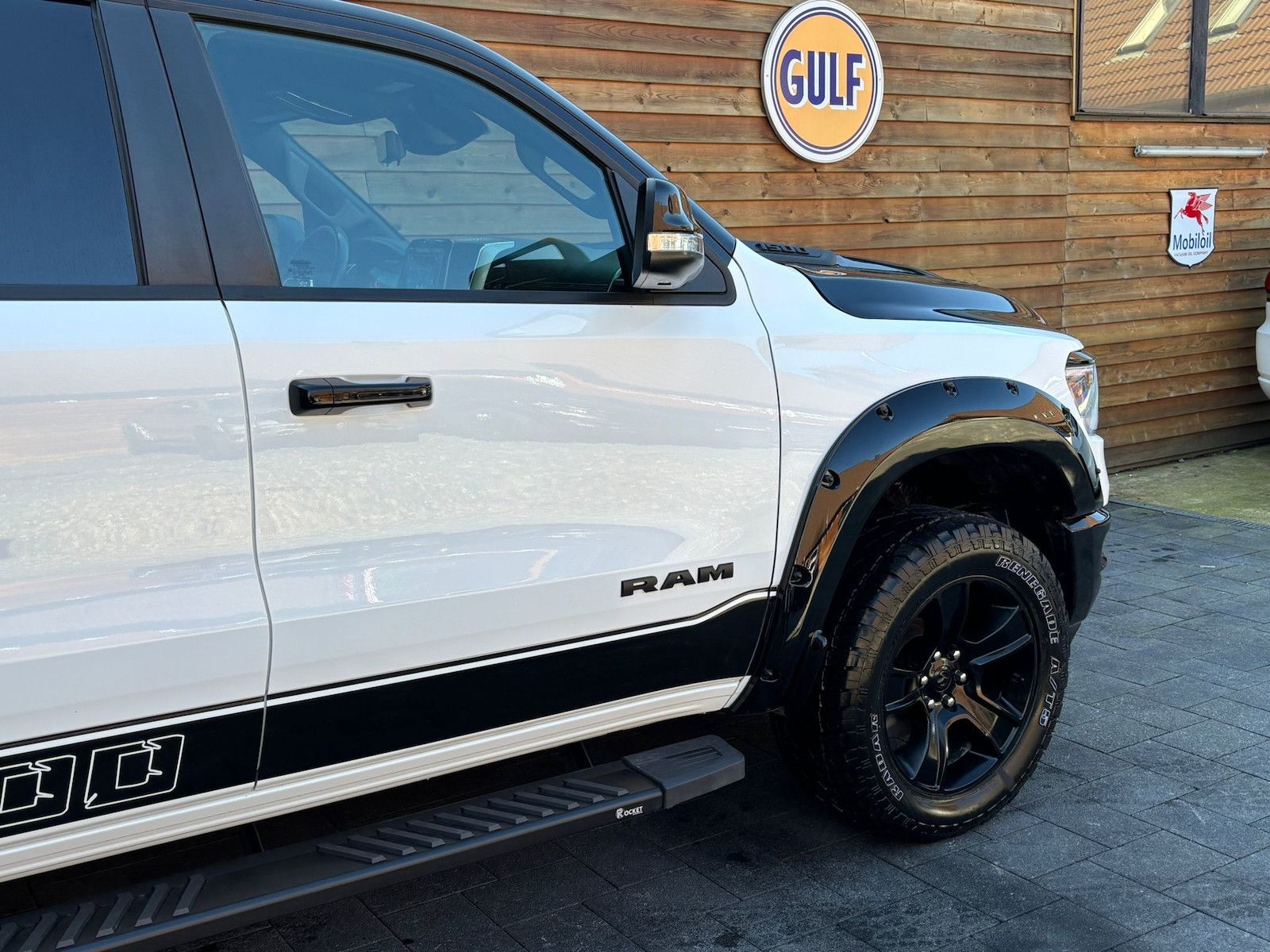Dodge RAM 1500 Laramie 5.7L 12Zoll Display 4x4 LPG AHK
