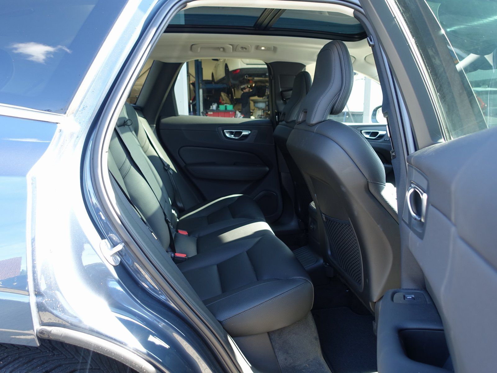 Volvo XC60 T6 AWD Plug-in Hybrid - Samsaru's Car Outlet