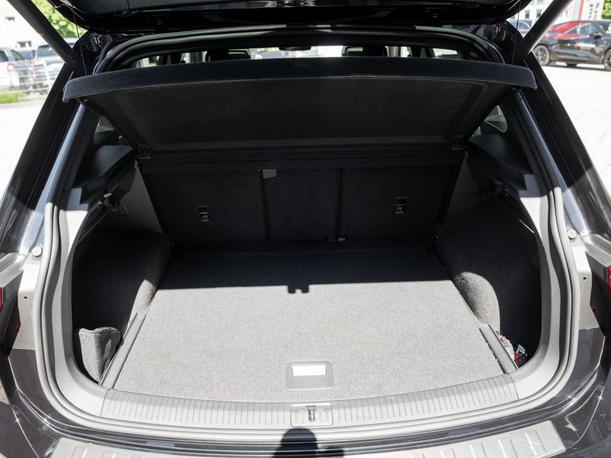 Volkswagen Tiguan R-Line 2.0 TSI - Samsaru's Car Outlet