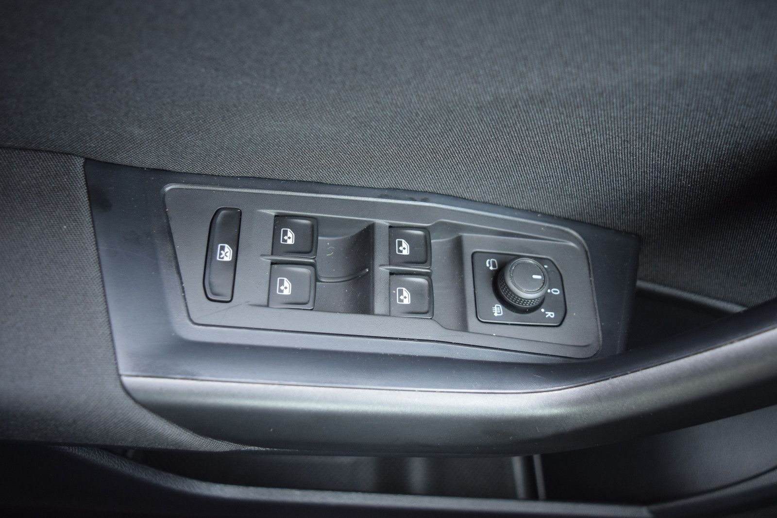 Volkswagen T-Roc Life - Samsaru's Car Outlet