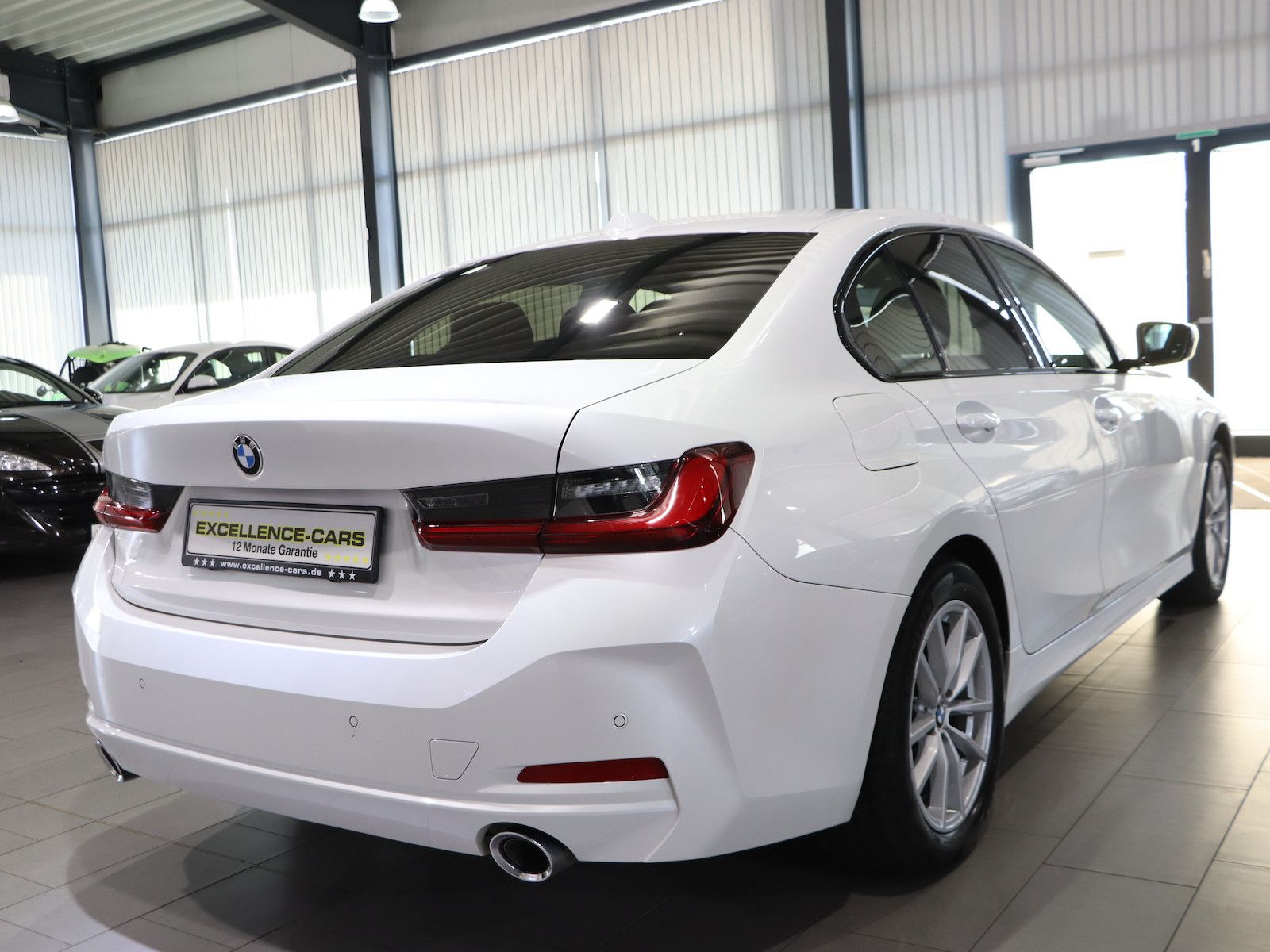 BMW 320d LIMOUSINE xDrive BUSINESS / CURVED / LED