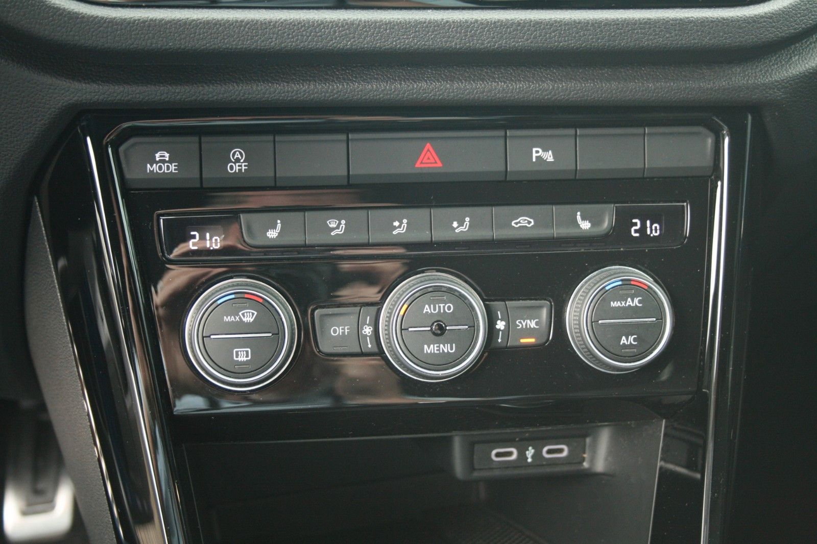Volkswagen T-Roc 1.5 TSI ACT OPF DSG Sport" → "Volkswagen T-Roc TSI Sport - Samsaru's Car Outlet