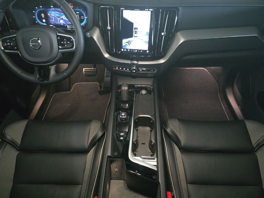 Volvo XC60 T8 AWD Recharge Geartronic R-Design