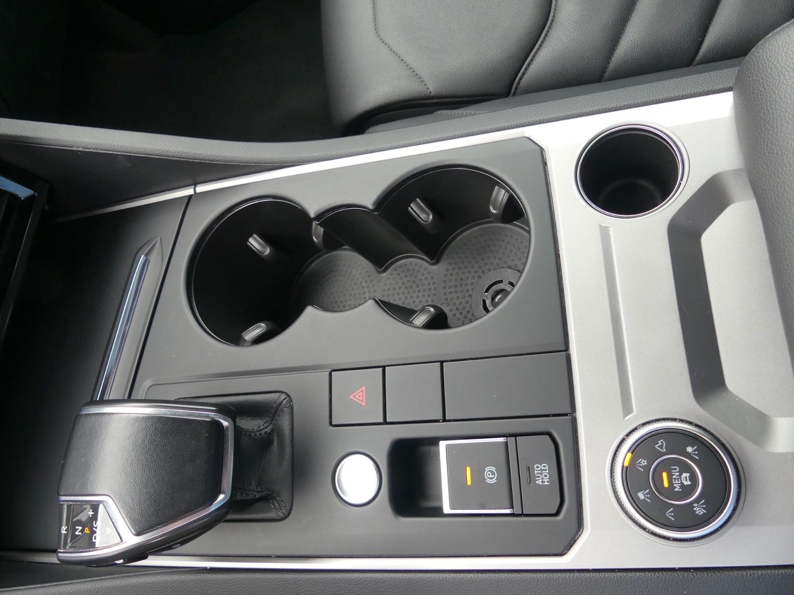 Volkswagen Touareg Elegance 4Motion - Samsaru's Car Outlet