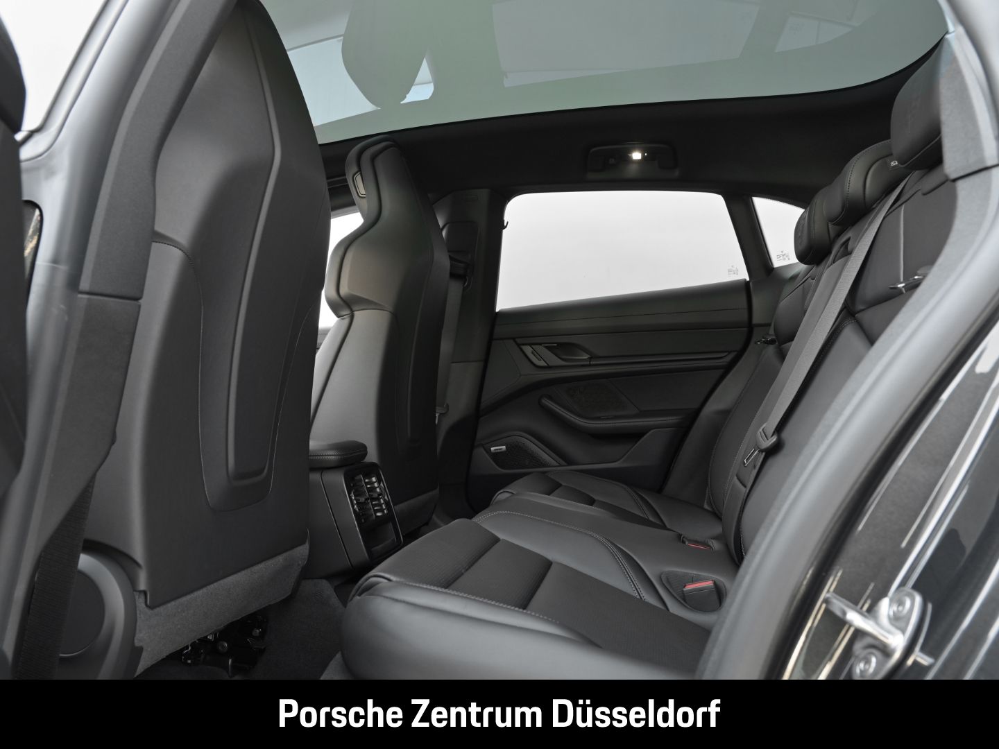 Porsche Taycan 4 Cross Turismo LED-Matrix InnoDrive