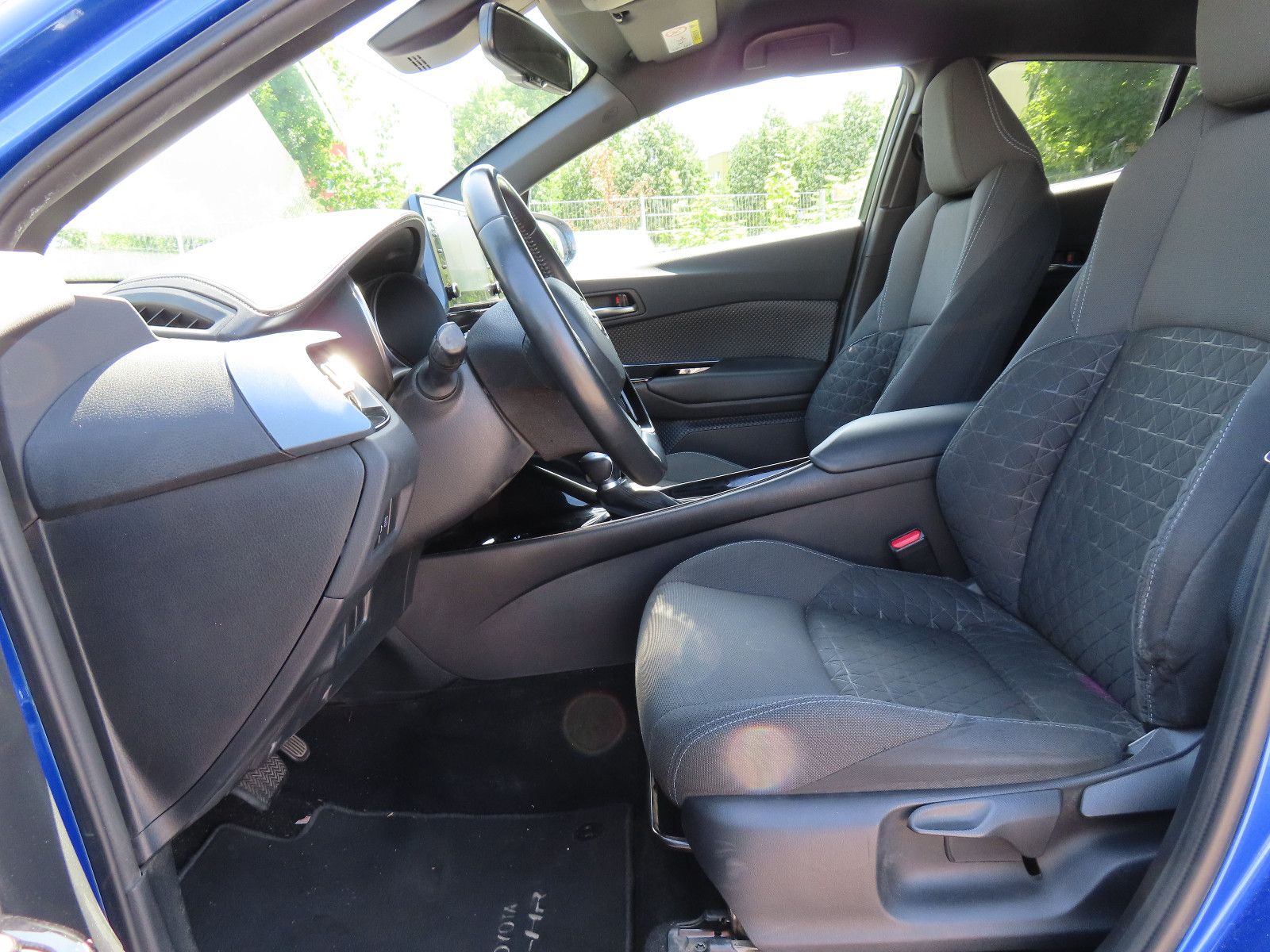 Toyota C-HR 1.8 Hybrid Style - Samsaru's Car Outlet