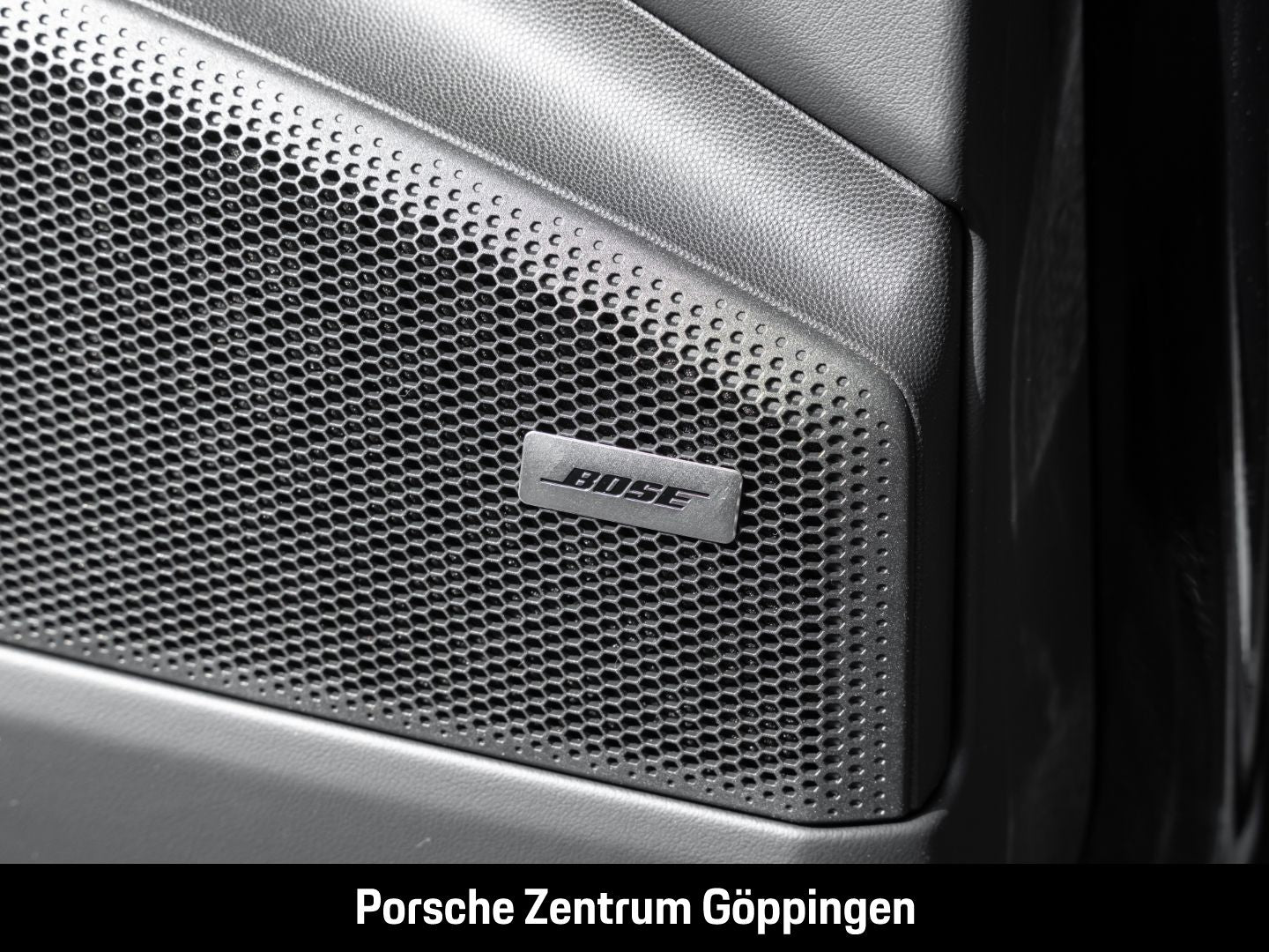 Porsche Macan 4 BOSE InnoDrive LED-Matrix Panoramadach