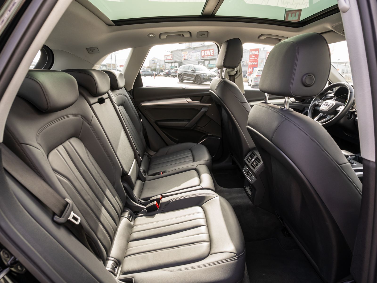 Audi Q5 S line 50TFSI e quattro NAVI LED AHK PANO RFK
