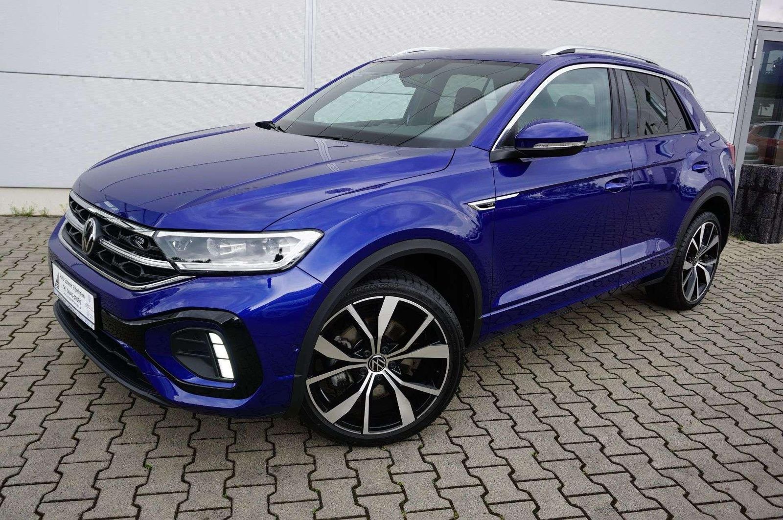 Volkswagen T-Roc R-Line - Samsaru's Car Outlet