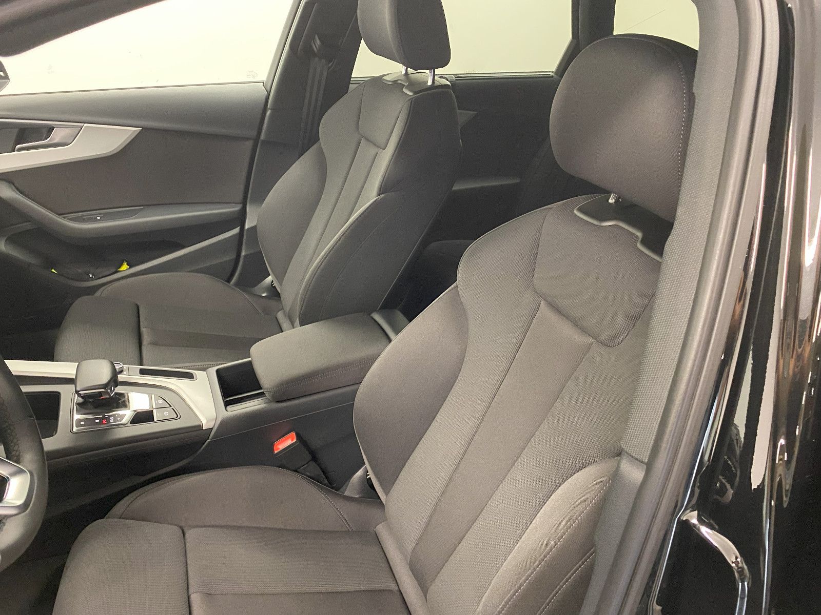 Audi A4 Avant 40 TDI quattro S line - Samsaru's Car Outlet