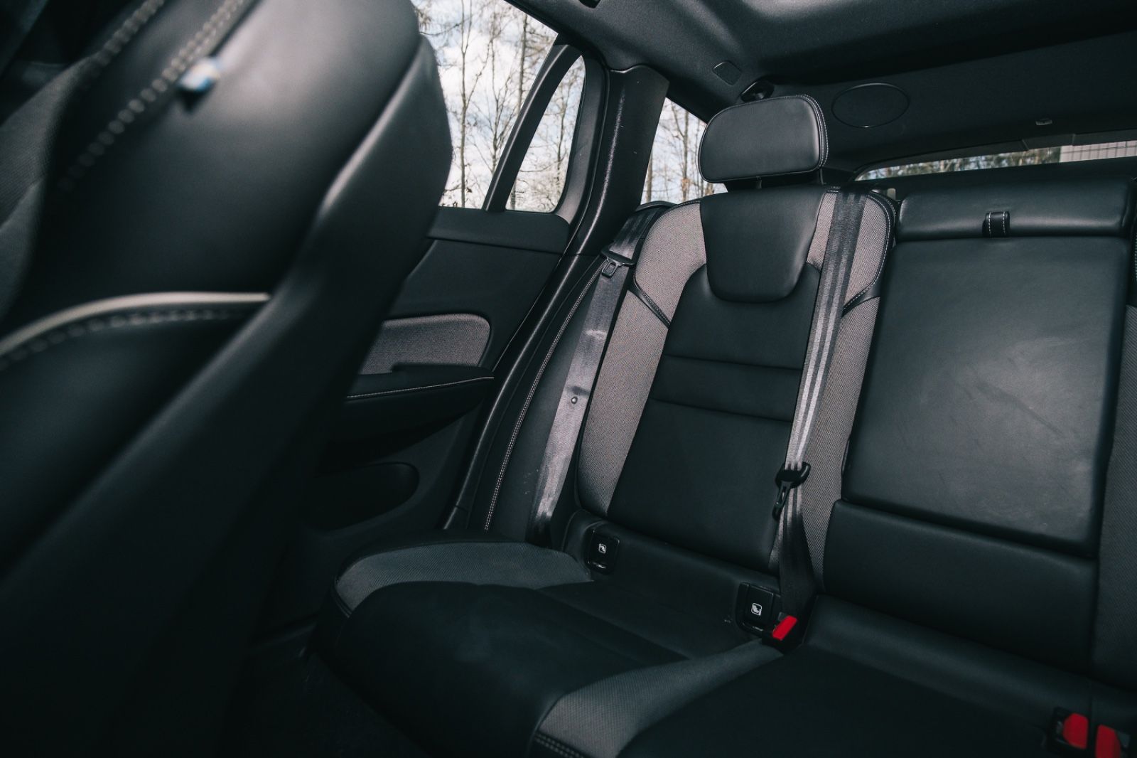 Volvo V60 Kombi R Design Recharge Plug-In Hybrid AWD