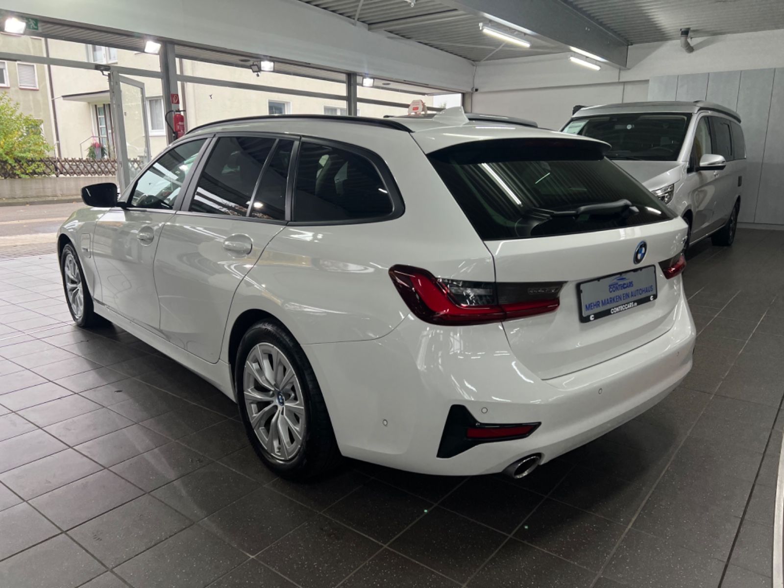 BMW 330 e Advantage Touring - Samsaru's Car Outlet