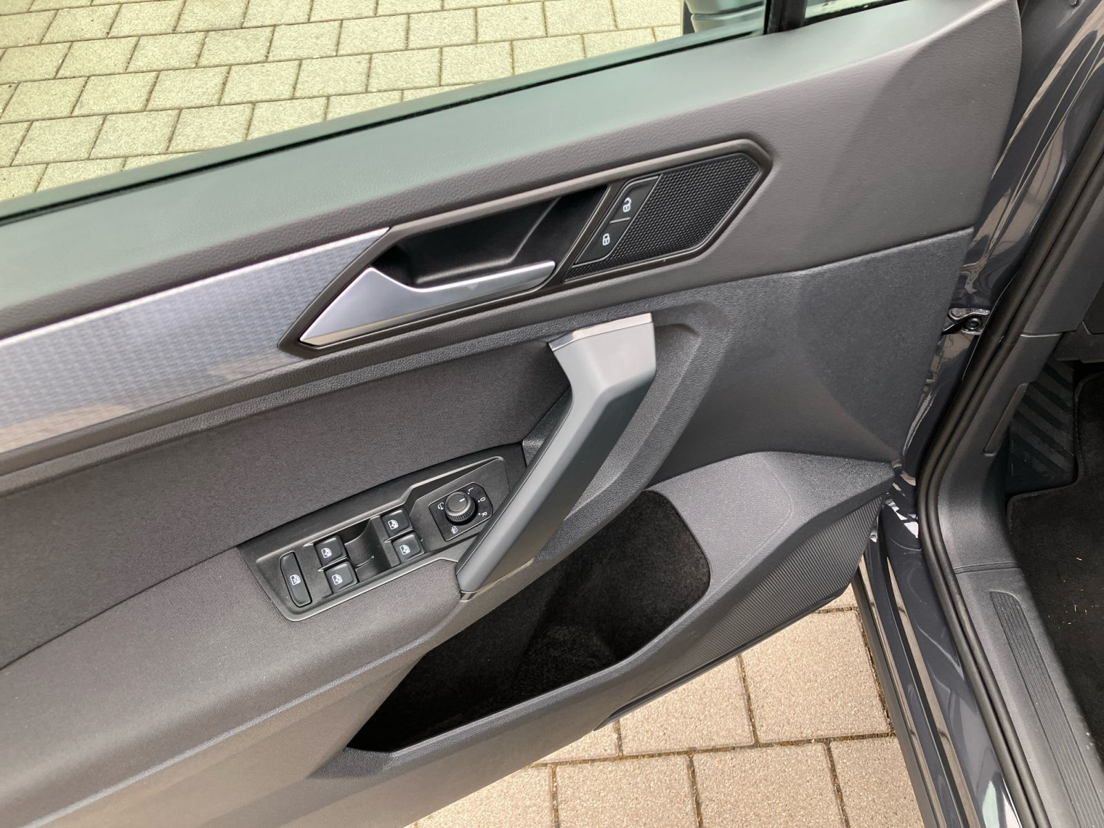 Volkswagen Tiguan 2.0TDI Life DSG 4M Navi LED AHK