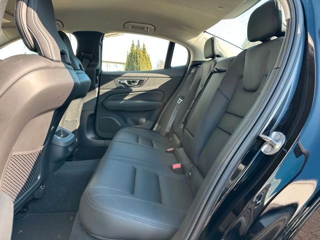 Volvo S60 Lim. B4 Plus Dark ACC 19"Frontscheibenhzg