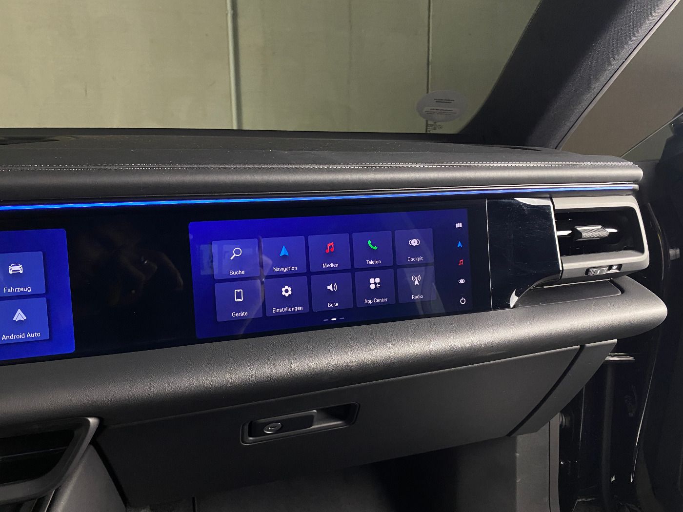 Porsche Macan 4 | Panorama Dachsystem | Beifahrerdisplay