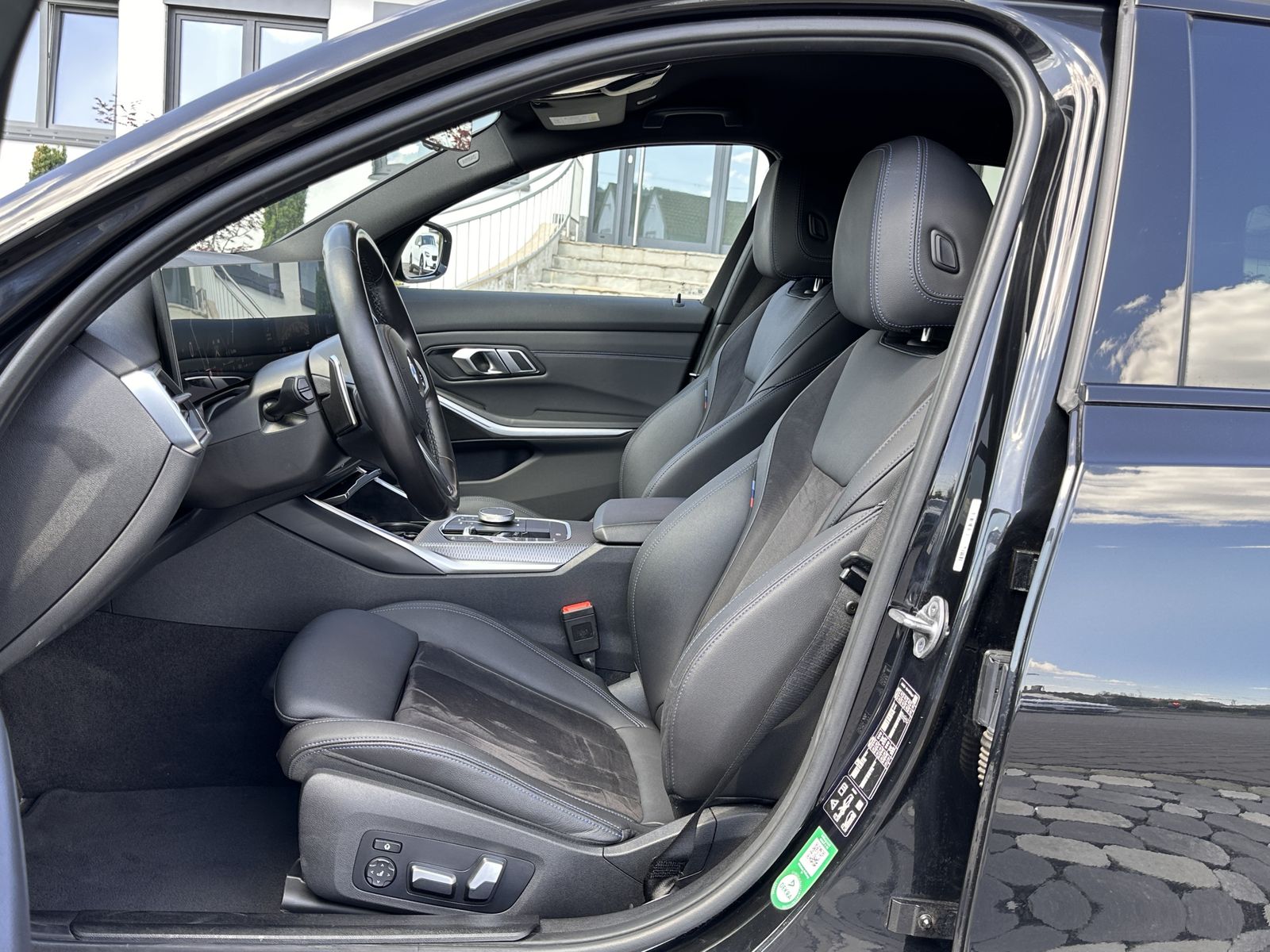 BMW 320 d xDrive M Sport - Samsaru's Car Outlet