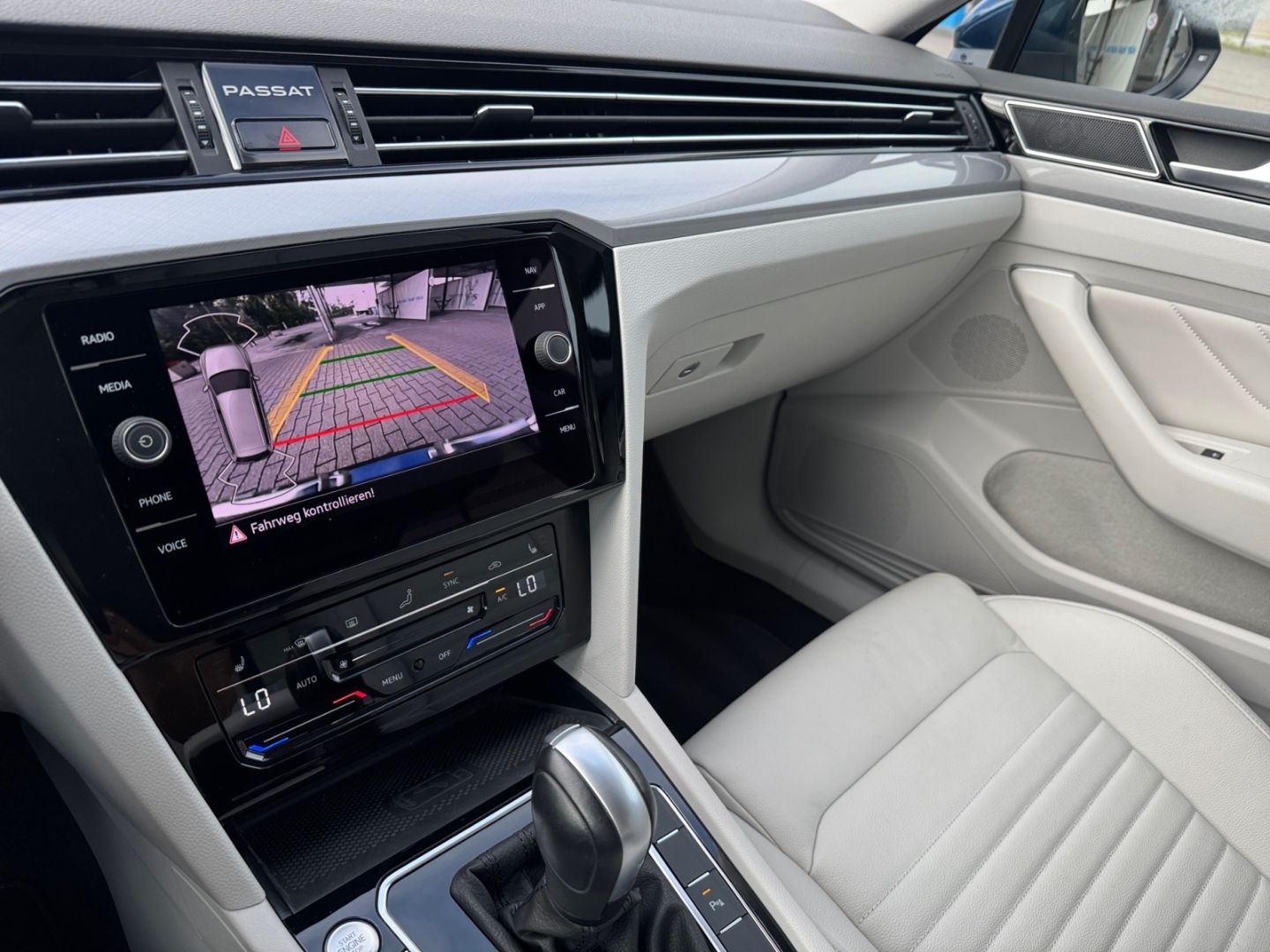 Volkswagen Passat 2.0 TDI DSG Business - Samsaru's Car Outlet