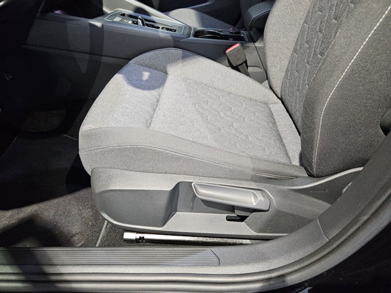 Volkswagen Golf 1.5 eTSI Move DSG - Samsaru's Car Outlet