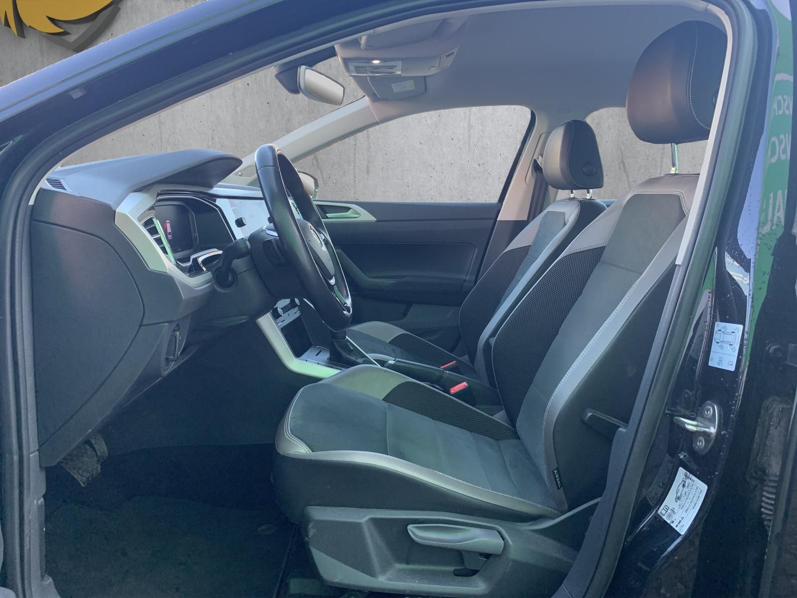 Volkswagen Polo VI HIGHLINE - Samsaru's Car Outlet