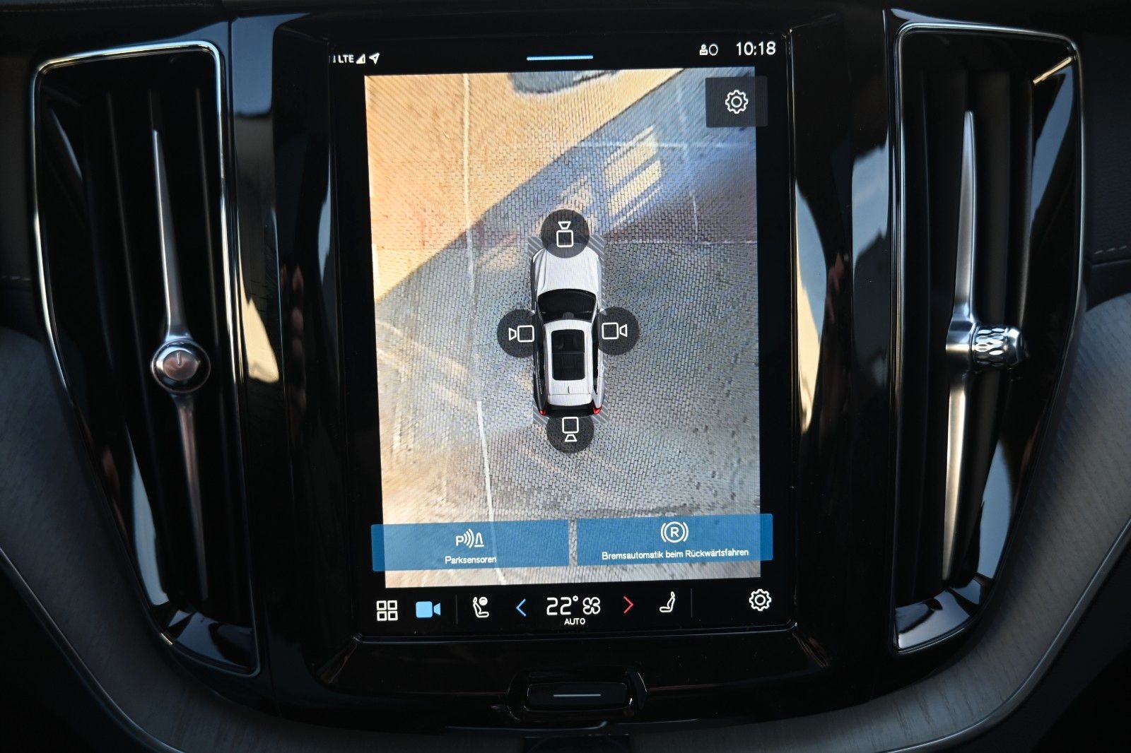 Volvo XC60 B5 AWD Ultra Dark*LUFT*360°*ACC*AHK