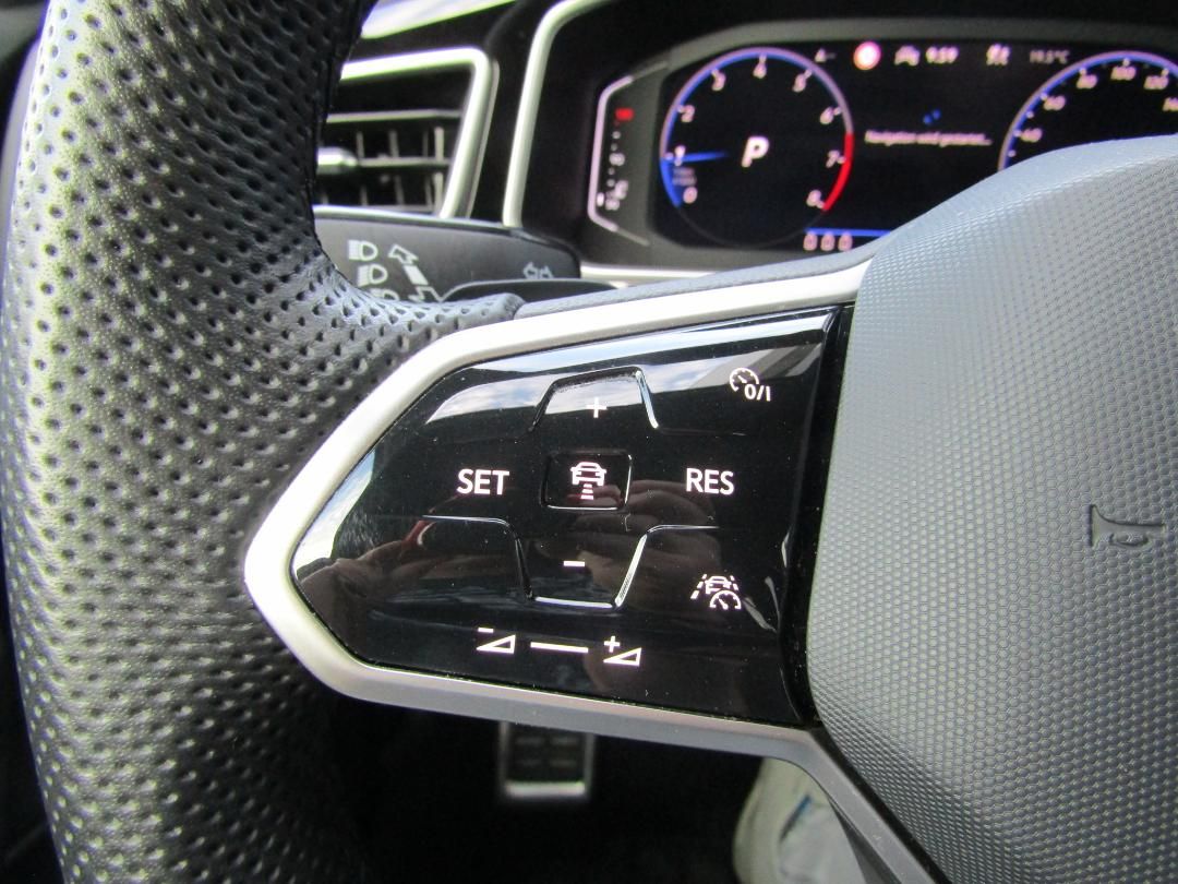 Volkswagen T-ROC R-Line 1.5 TSI DSG - Samsaru's Car Outlet