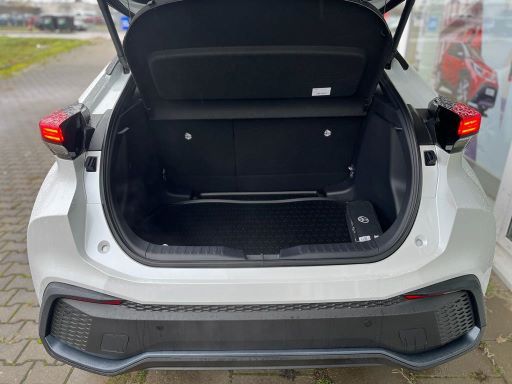 Toyota C-HR Hybrid - Samsaru's Car Outlet