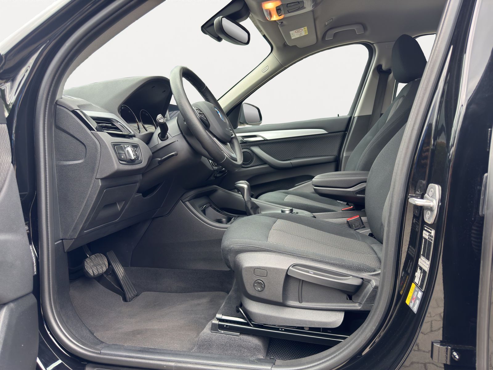 BMW X1 xDrive 25e Advantage - Samsaru's Car Outlet