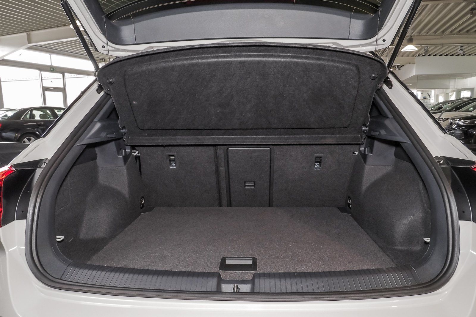 Volkswagen T-Roc R-Line 1.5 TSI - Samsaru's Car Outlet