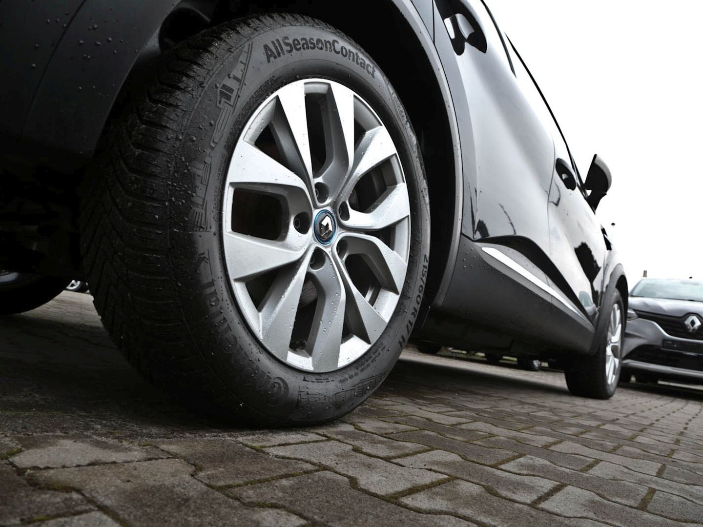 Renault Captur Intens Plug-in Hybrid - Samsaru's Car Outlet