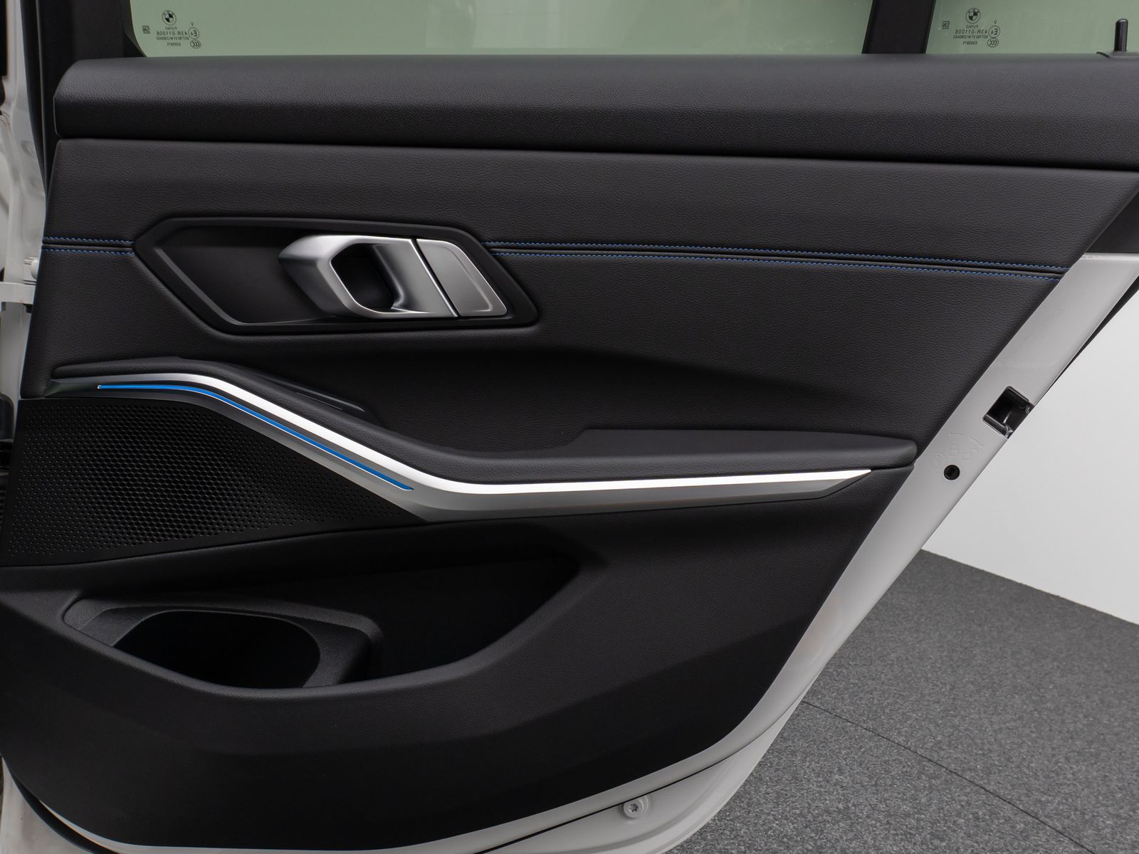 BMW 330e M Sport - Samsaru's Car Outlet