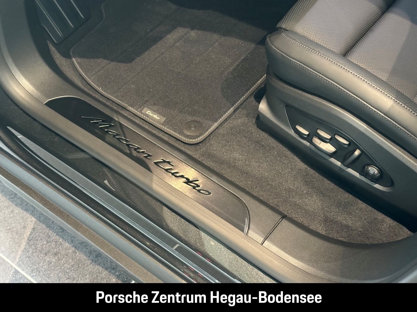 Porsche Macan Turbo/Electric Sport/Hinterachslenkung/Mat