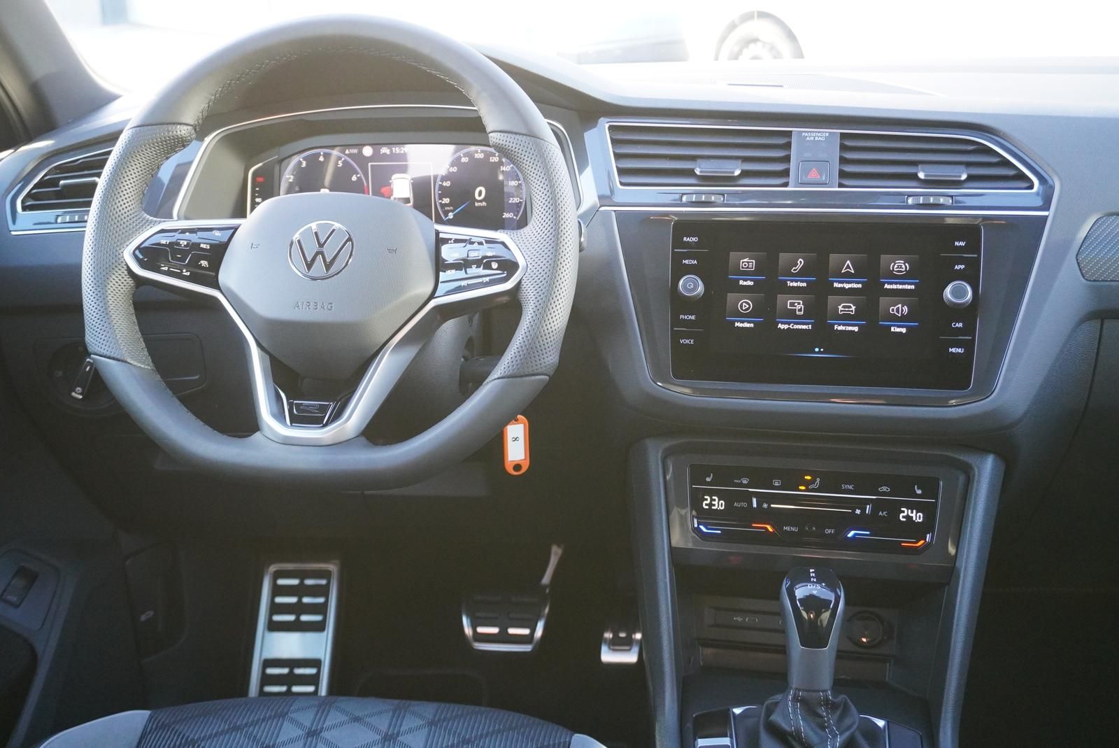 Volkswagen Tiguan 1.5 TSI DSG R-LINE - Samsaru's Car Outlet