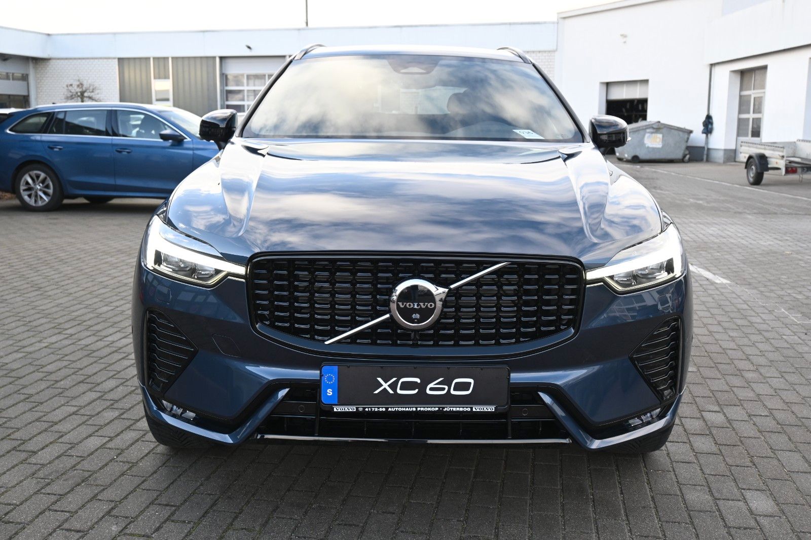 Volvo XC60 B5 AWD Plus Dark*FSHZG*360°*H&K*ACC*AHK