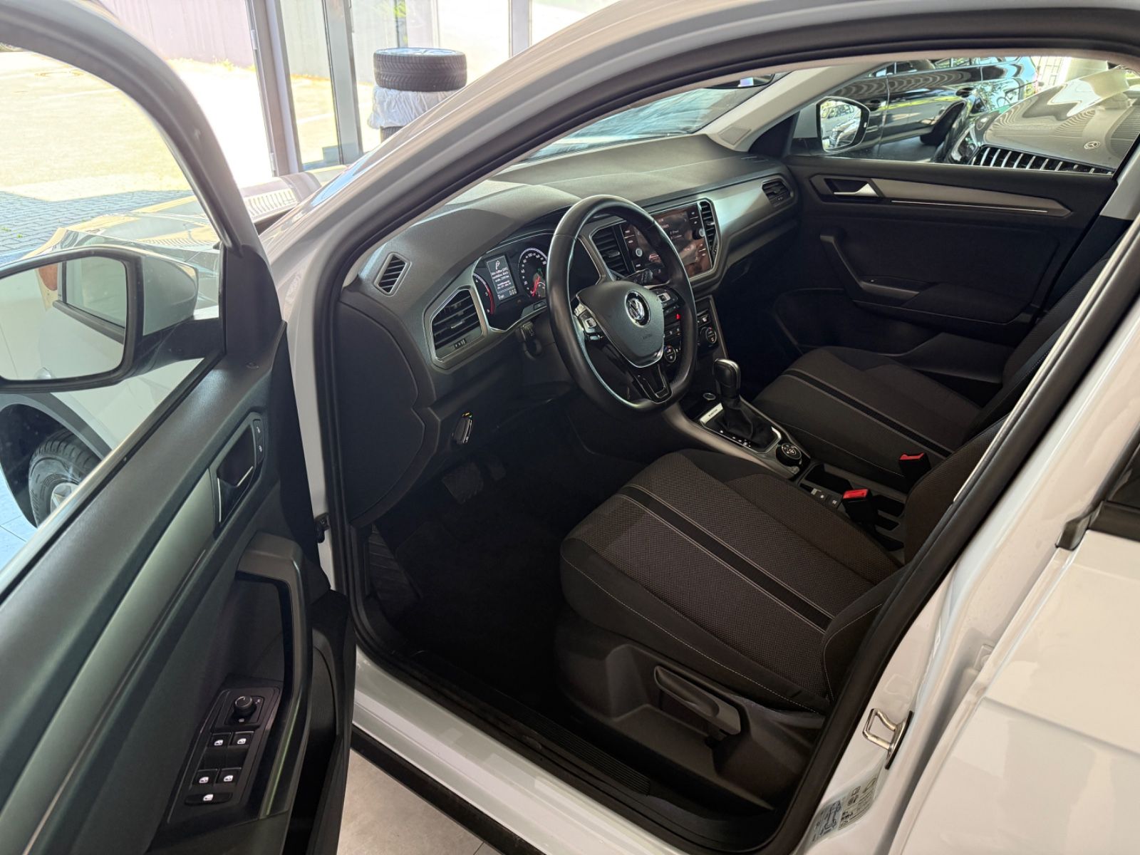 Volkswagen T-Roc Style 4Motion - Samsaru's Car Outlet