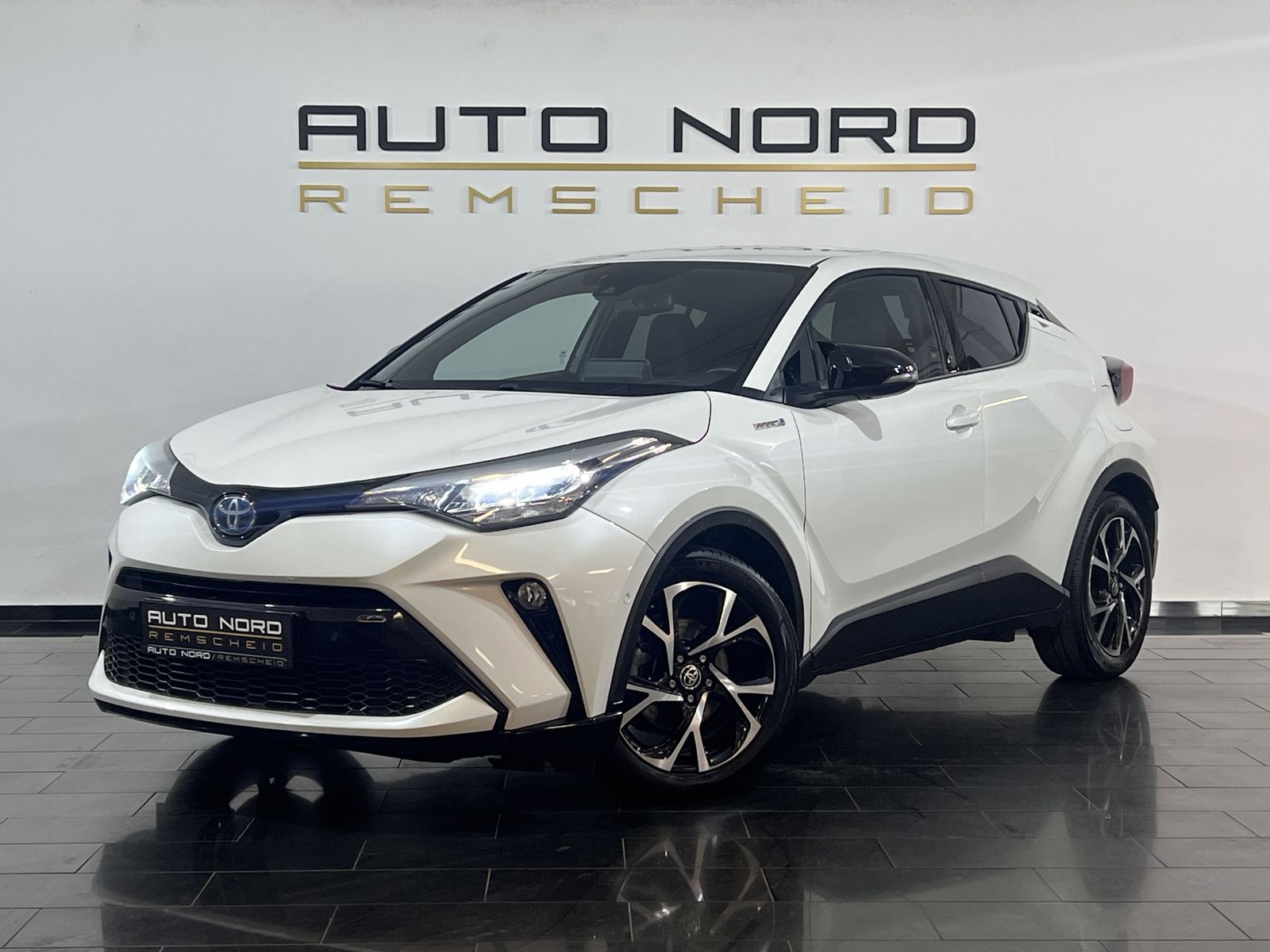 Toyota C-HR 2.0 Hybrid Team - Samsaru's Car Outlet