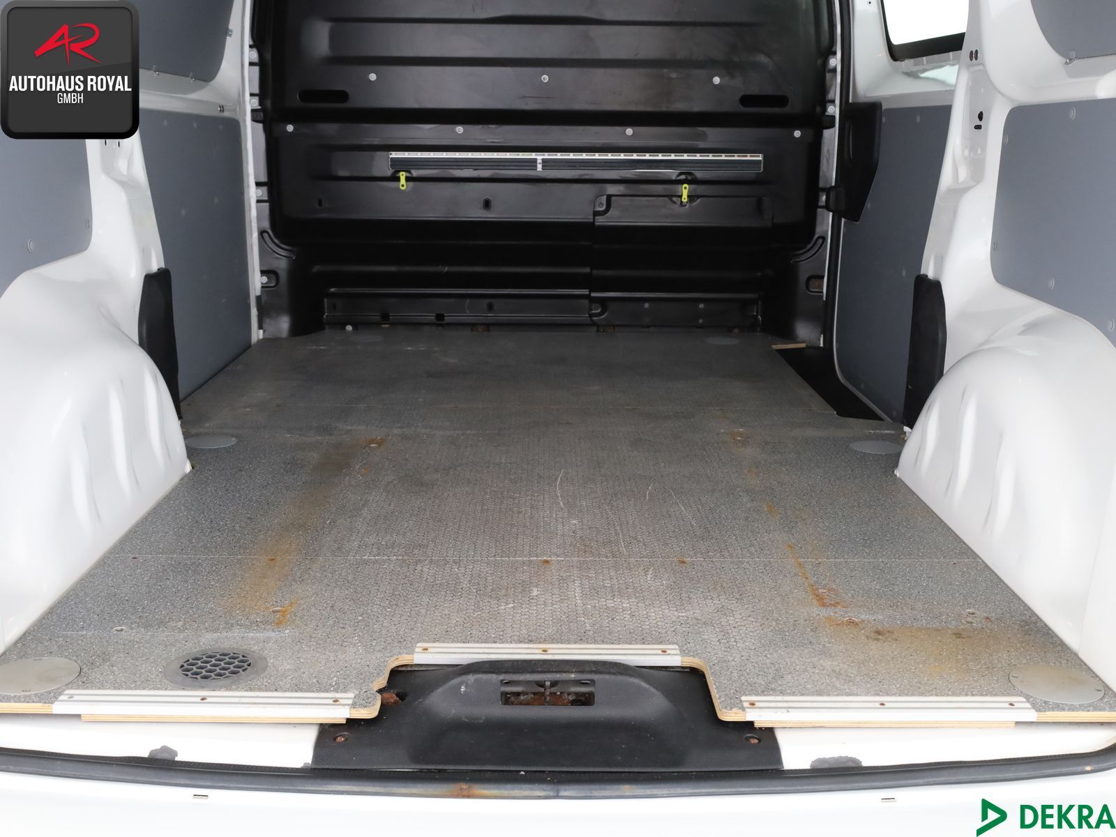 Opel Vivaro 2.0 D CARGO M AUT - Samsaru's Car Outlet