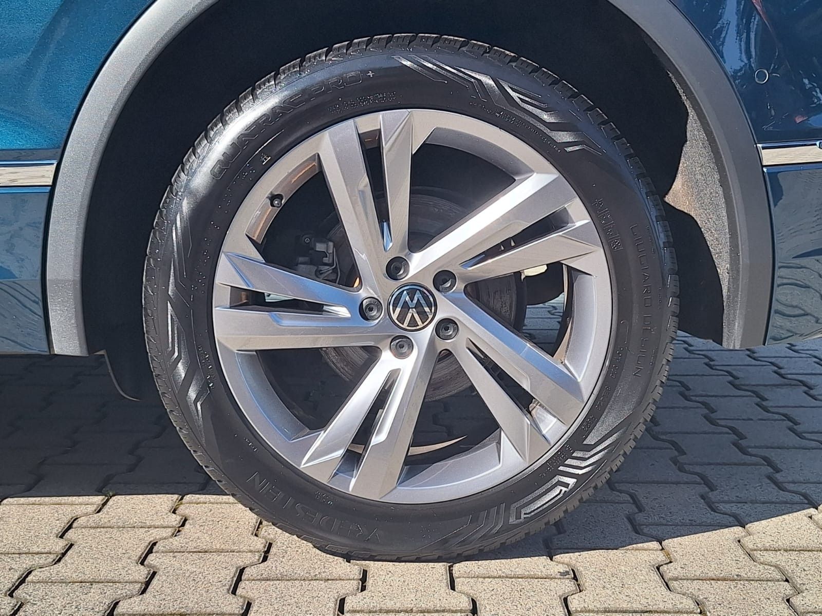 Volkswagen Tiguan R-Line 4Motion DSG - Samsaru's Car Outlet