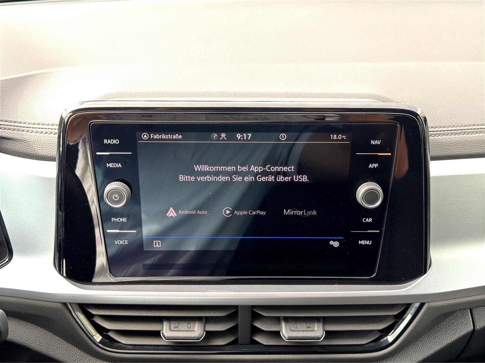Volkswagen T-Roc Life 2.0 TDI - Samsaru's Car Outlet