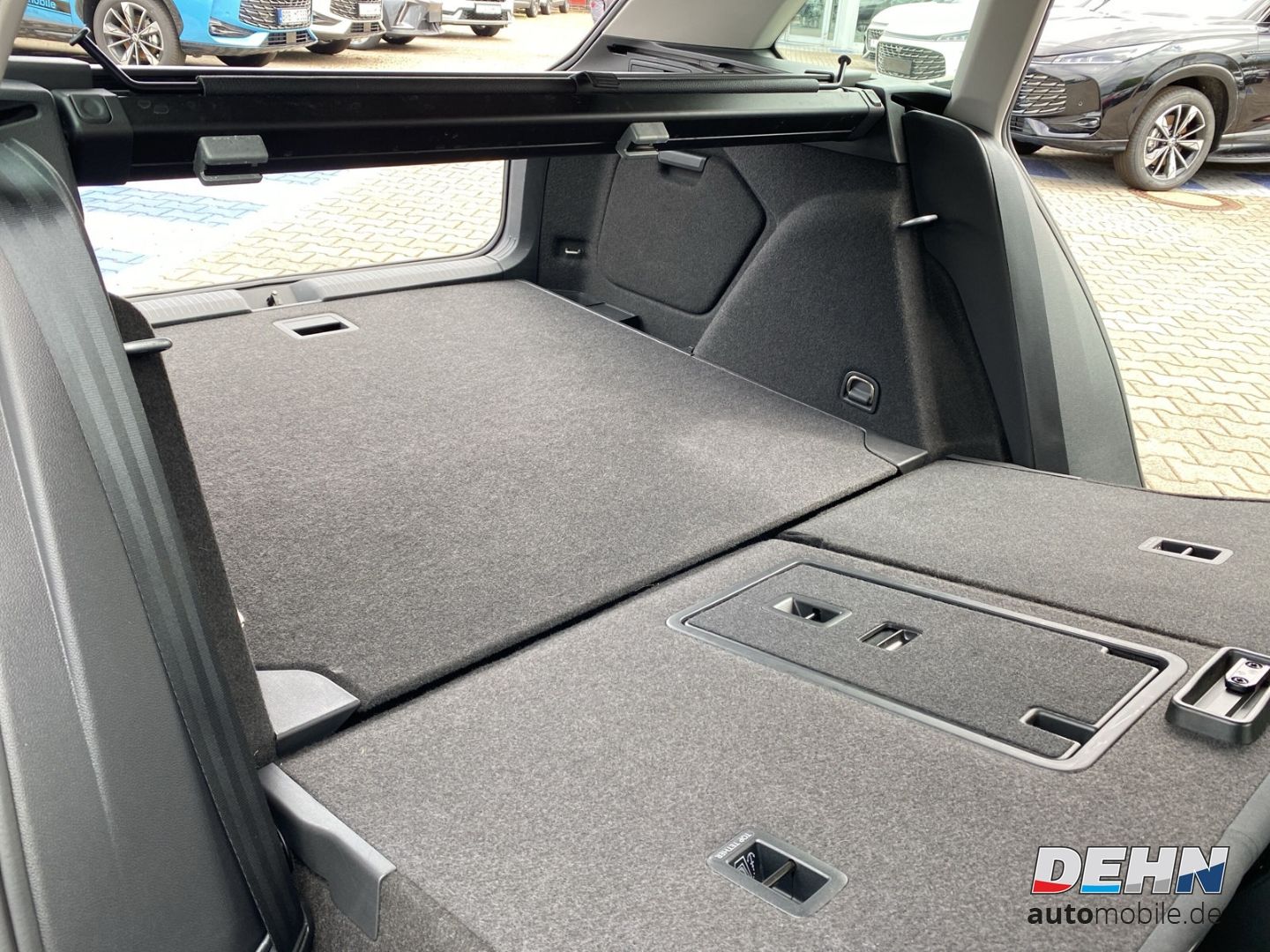 Volkswagen Golf Variant VIII 1.0 ETSI MHD DSG Life - Samsaru's Car Outlet