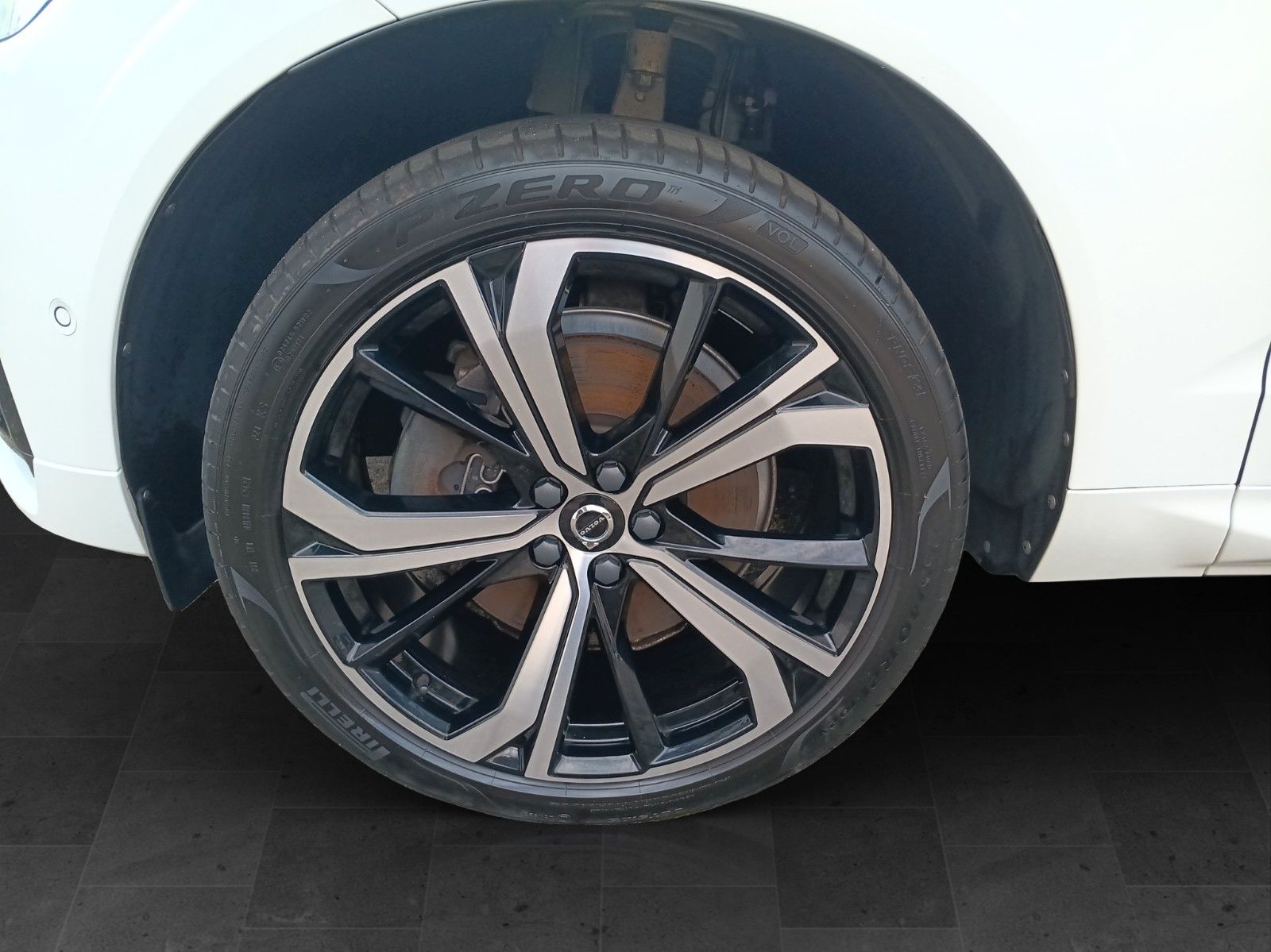 Volvo XC60 T6 Recharge R-Design AWD - Samsaru's Car Outlet